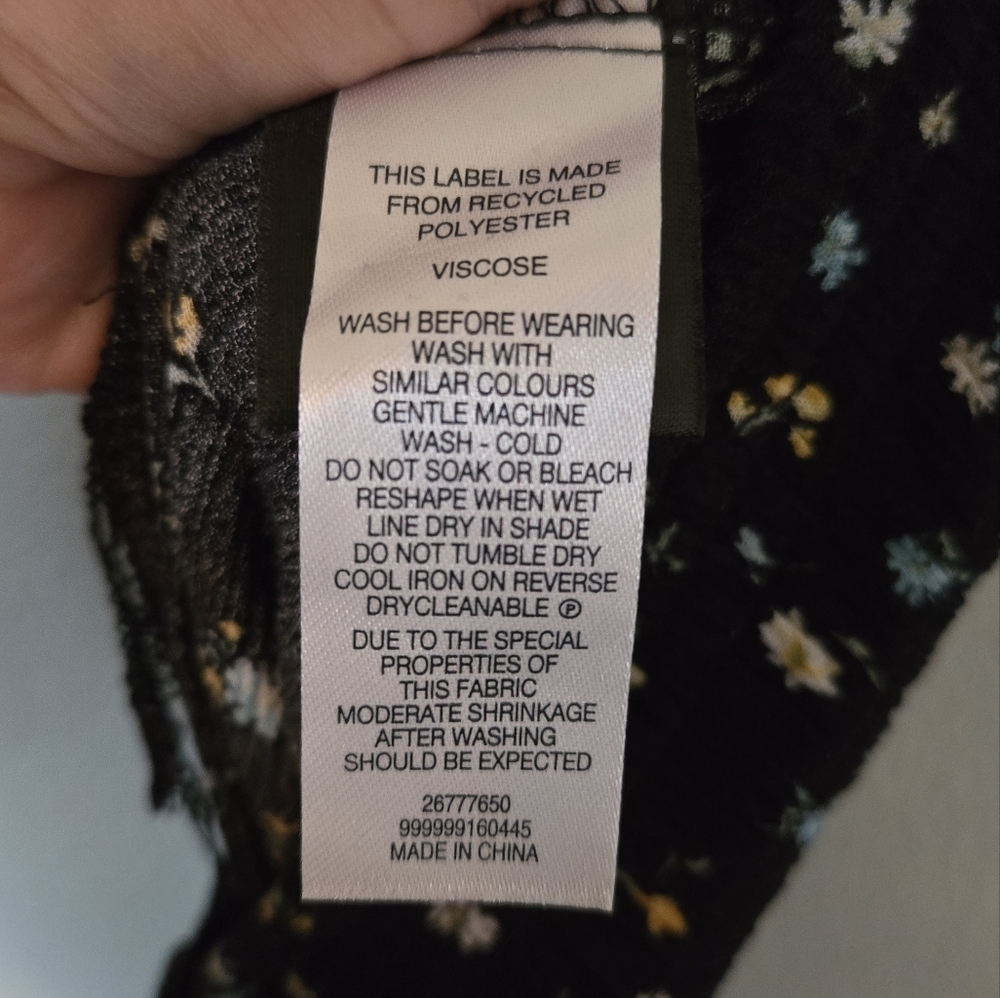 H & H Black Floral Wide Leg Pants Size 16 - Picture 5 of 5